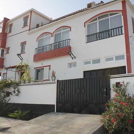 Yria Residencial Bed and Breakfast Porto Novo Buitenkant foto