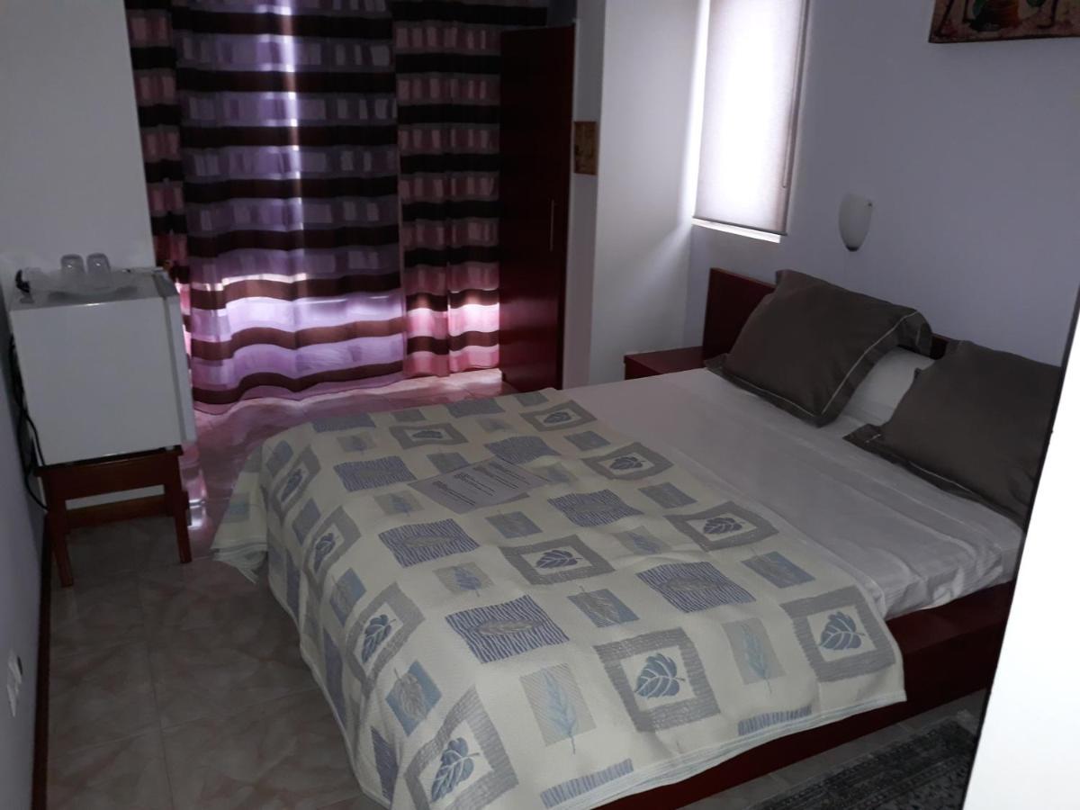 Yria Residencial Bed and Breakfast Porto Novo Buitenkant foto