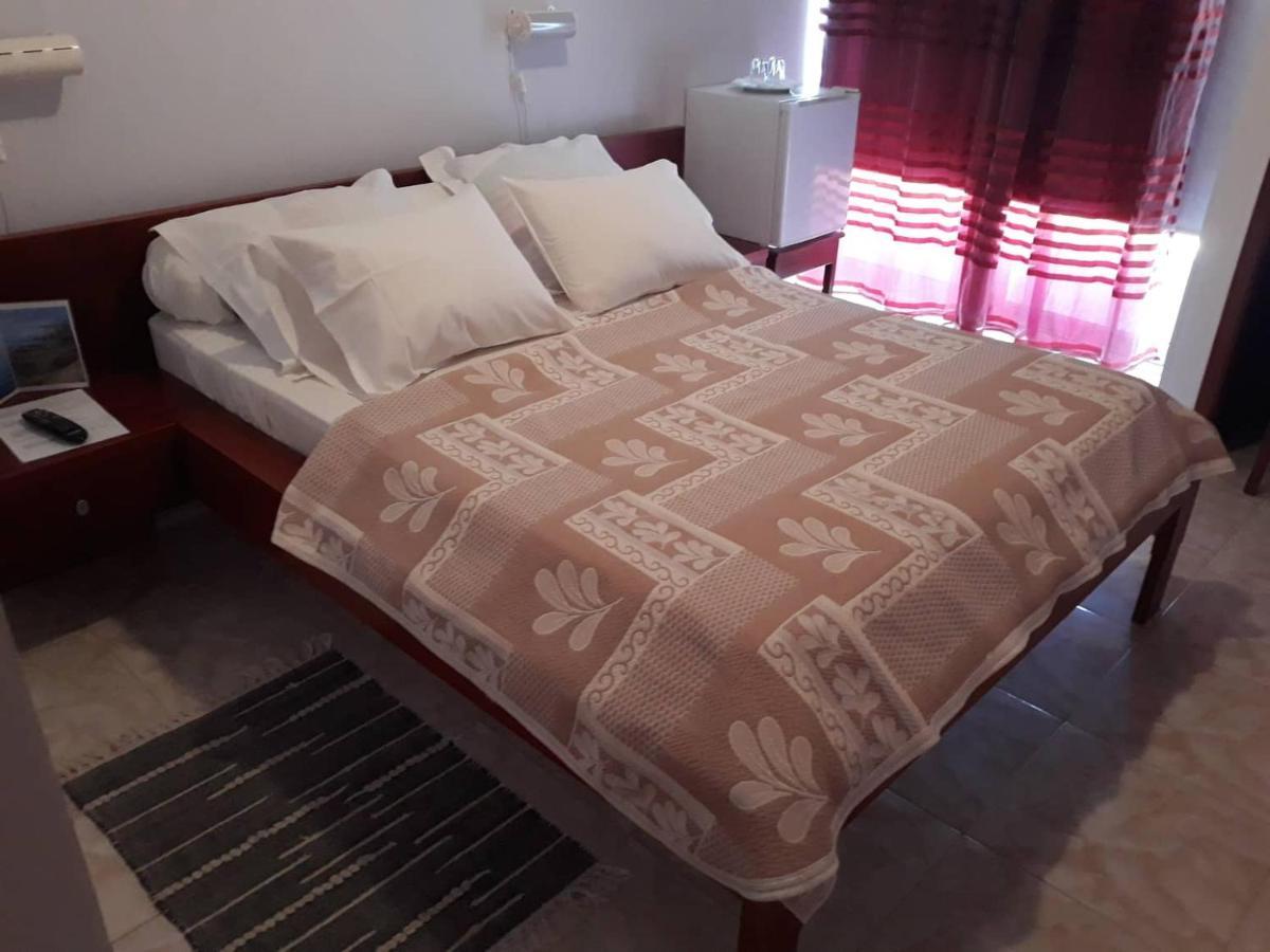 Yria Residencial Bed and Breakfast Porto Novo Buitenkant foto
