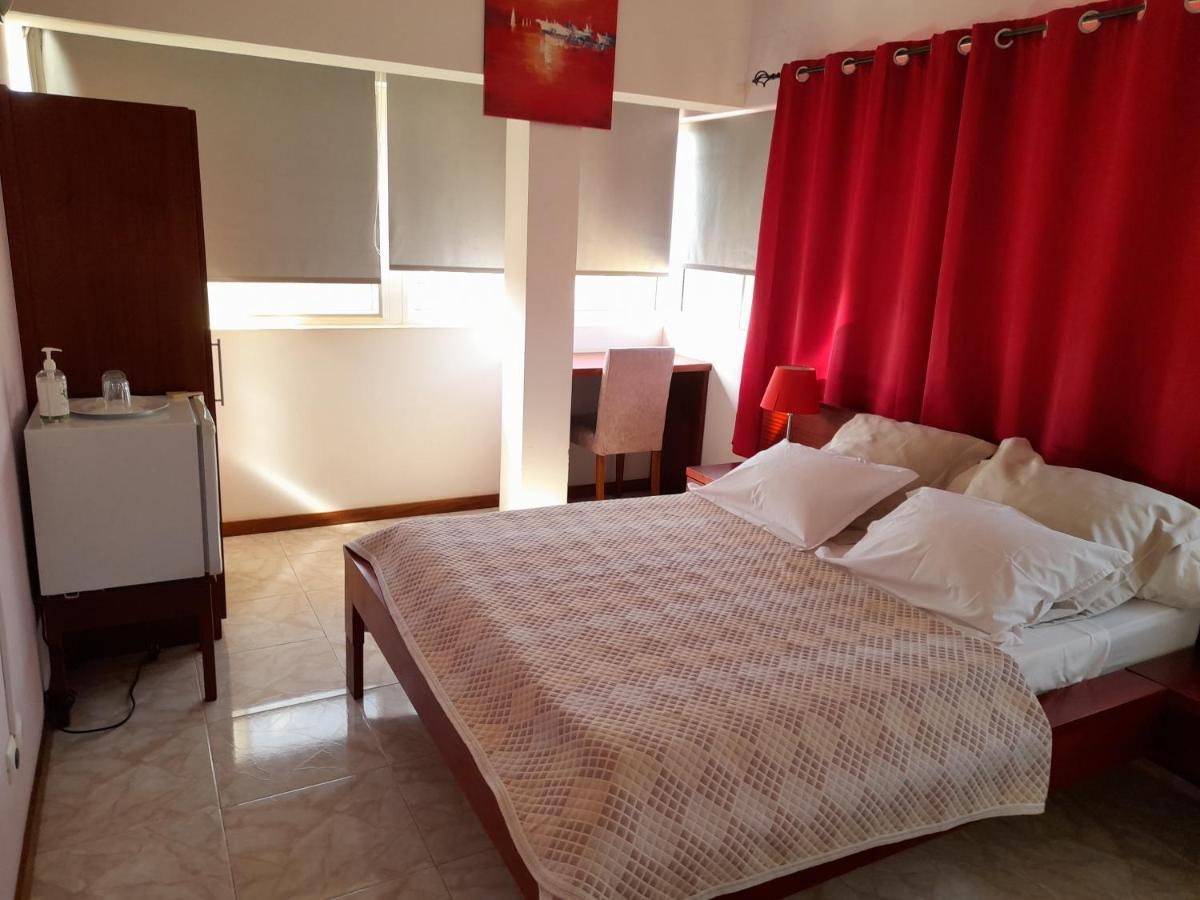 Yria Residencial Bed and Breakfast Porto Novo Buitenkant foto