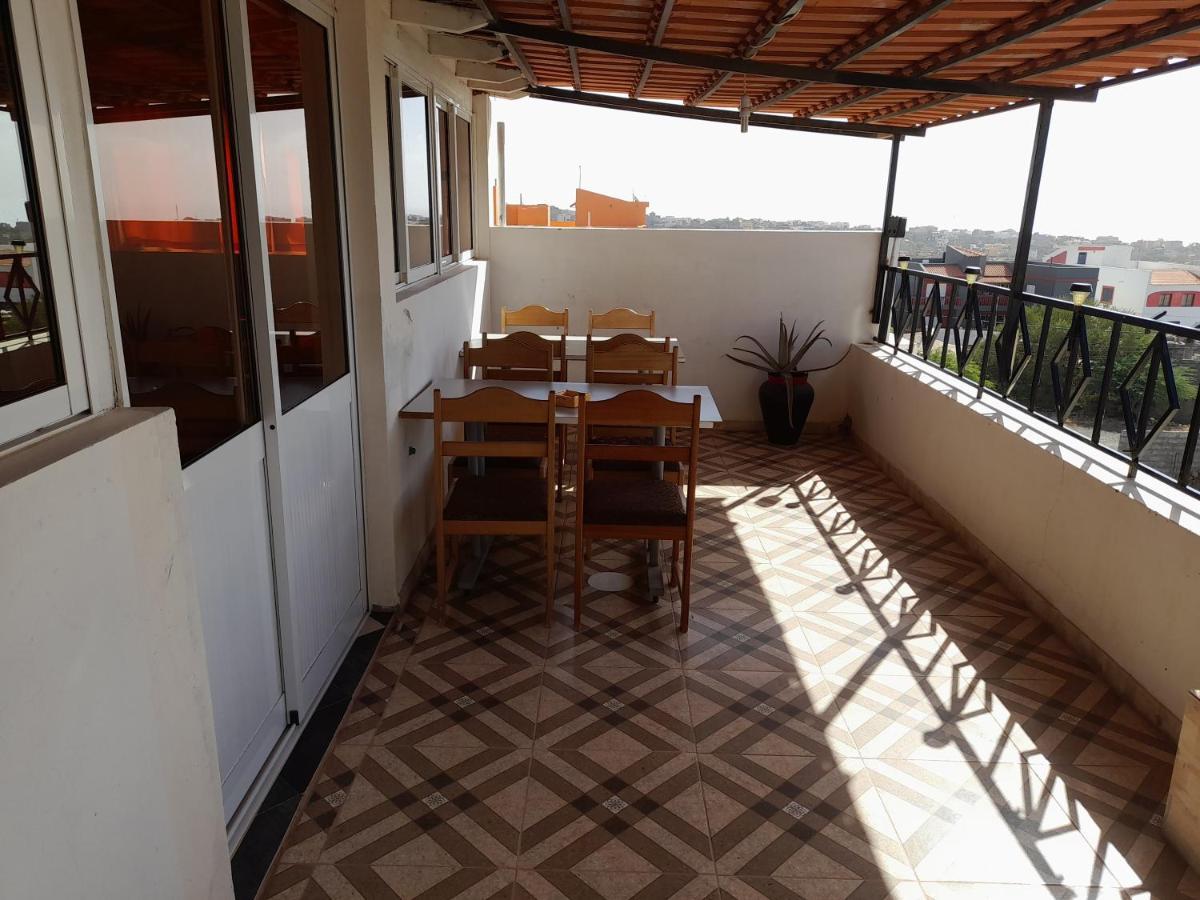 Yria Residencial Bed and Breakfast Porto Novo Buitenkant foto