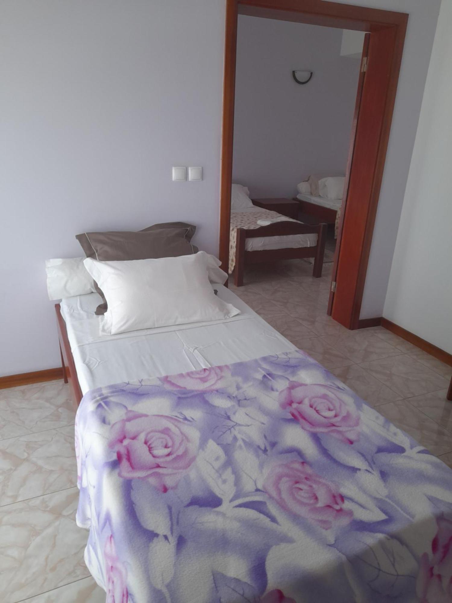 Yria Residencial Bed and Breakfast Porto Novo Kamer foto
