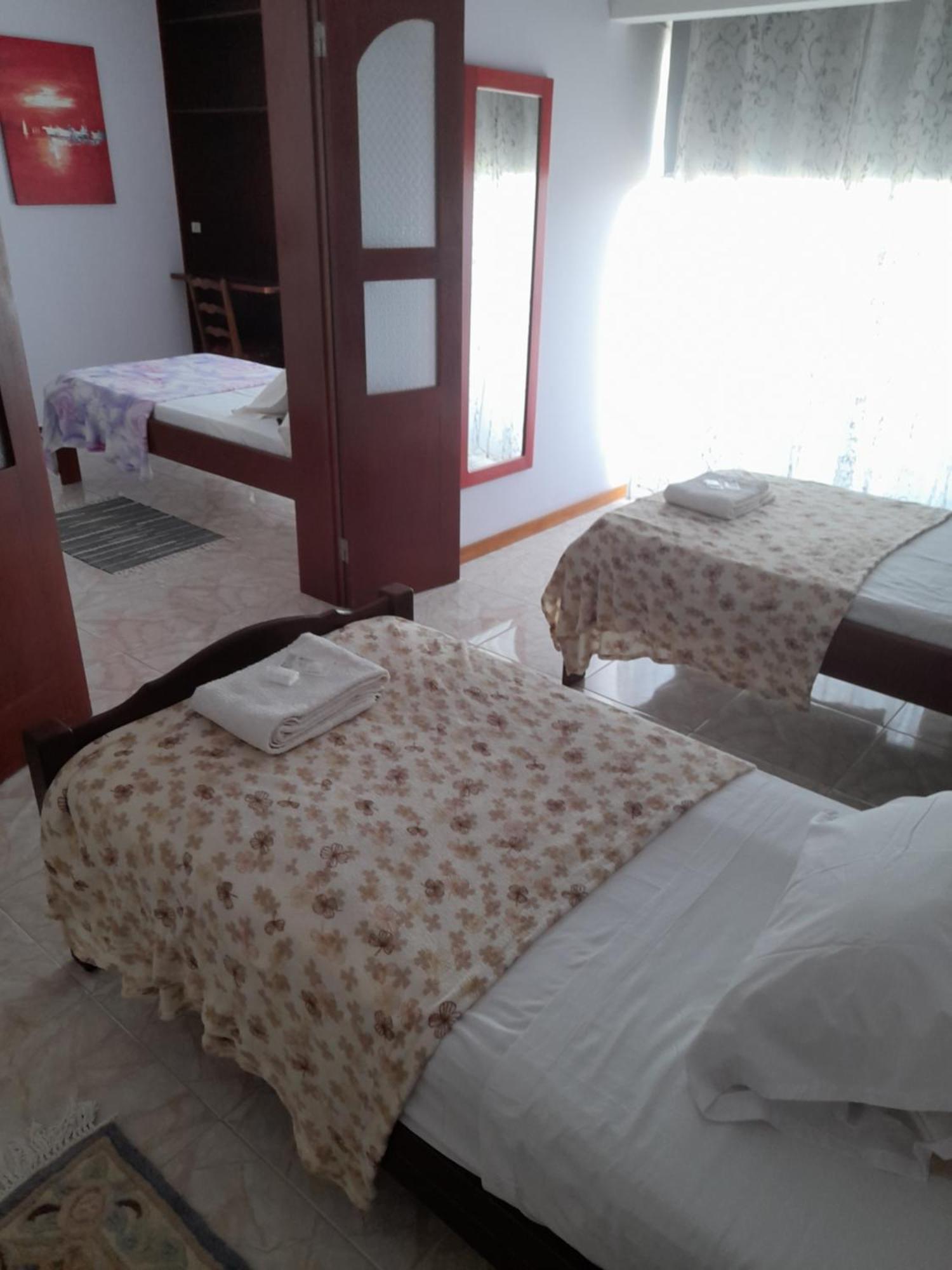 Yria Residencial Bed and Breakfast Porto Novo Kamer foto