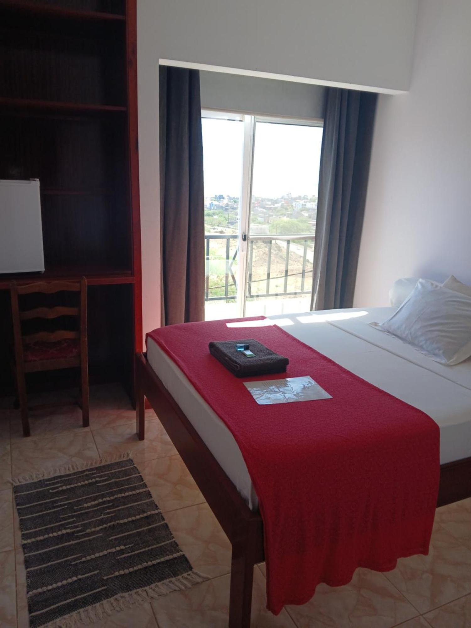 Yria Residencial Bed and Breakfast Porto Novo Buitenkant foto