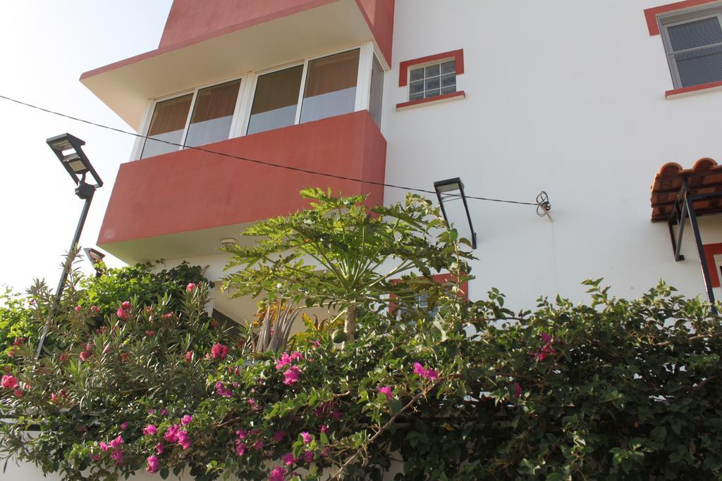 Yria Residencial Bed and Breakfast Porto Novo Buitenkant foto