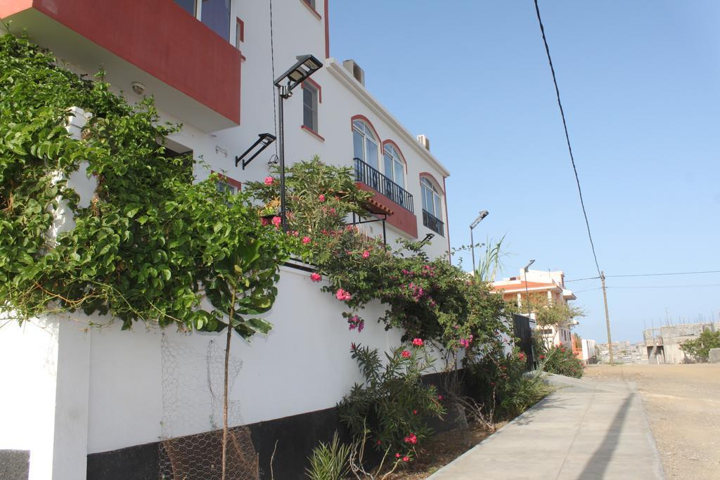 Yria Residencial Bed and Breakfast Porto Novo Buitenkant foto