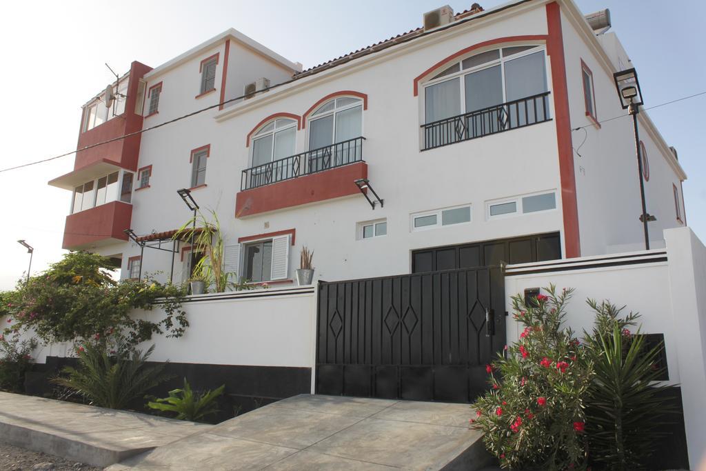 Yria Residencial Bed and Breakfast Porto Novo Buitenkant foto