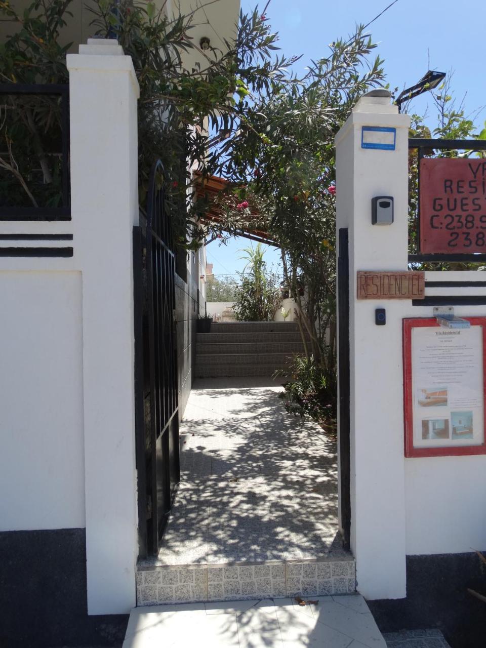 Yria Residencial Bed and Breakfast Porto Novo Buitenkant foto